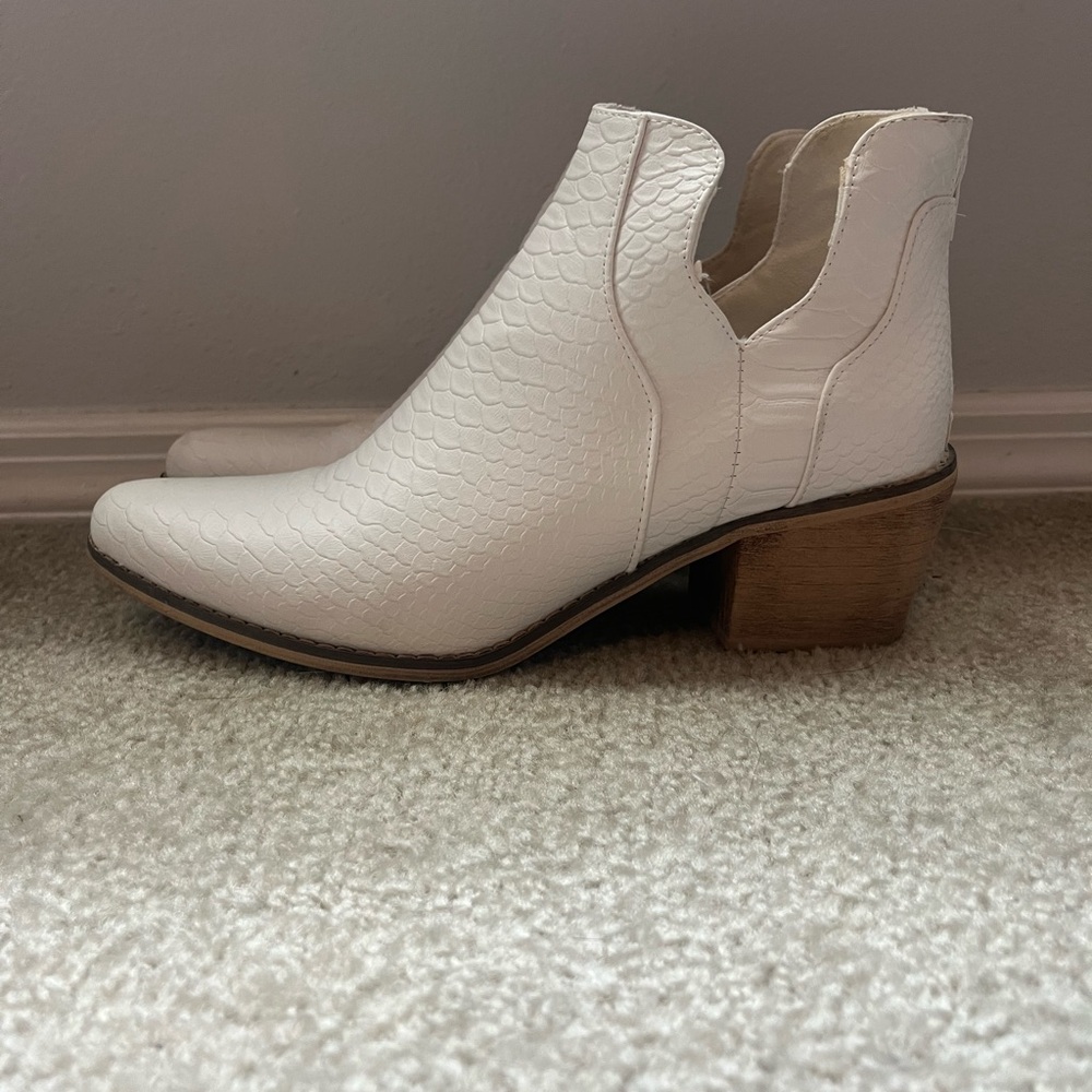 Altar'd State White Ankle Booties with V-Cut Design